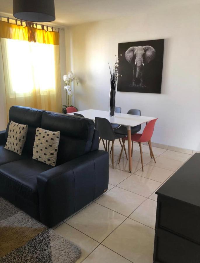 Grand Logement A 300 Metres De La Gare Mantes-la-Jolie ภายนอก รูปภาพ