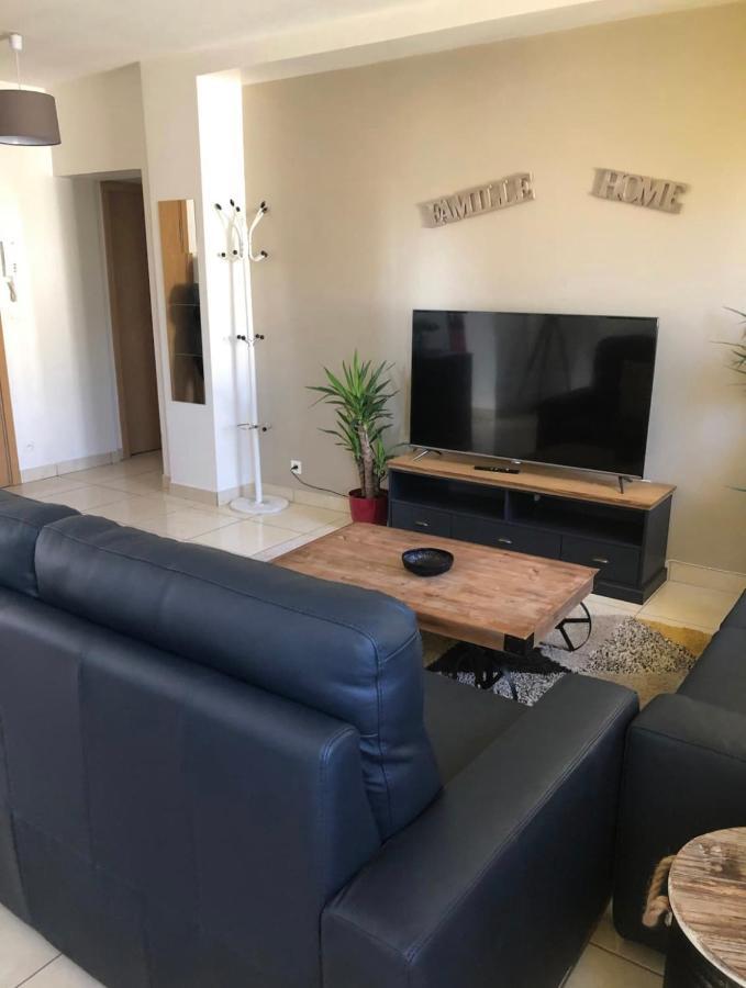 Grand Logement A 300 Metres De La Gare Mantes-la-Jolie ภายนอก รูปภาพ
